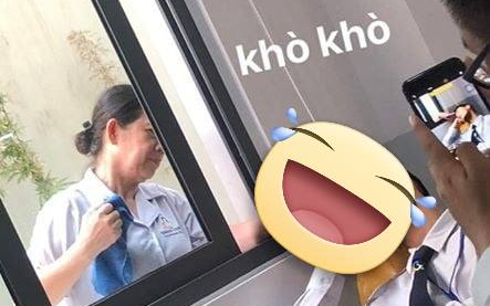 Nam sinh ngủ gật trong lớp, hành động bất ngờ của cô lao công khiến cư dân mạng không thể nhịn cười Ảnh 2