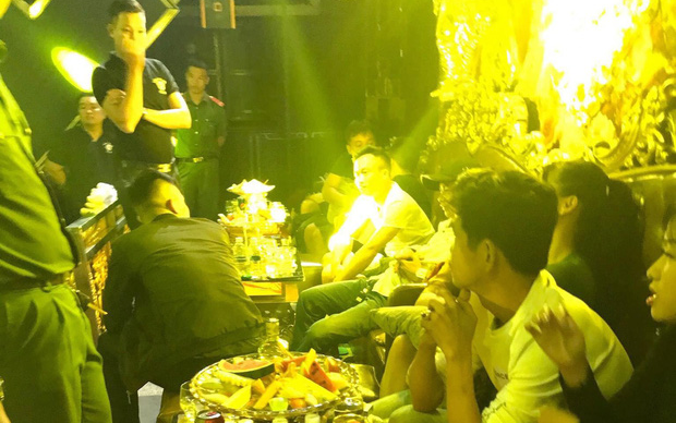 44 thanh niên dương tính với ma túy trong nhà hàng ở trung tâm Sài Gòn Ảnh 2