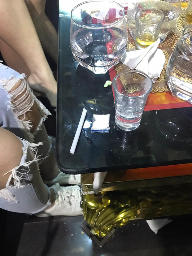 Ma tuý công an phát hiện tại 1 bàn Vip. Ảnh: Tổ Quốc