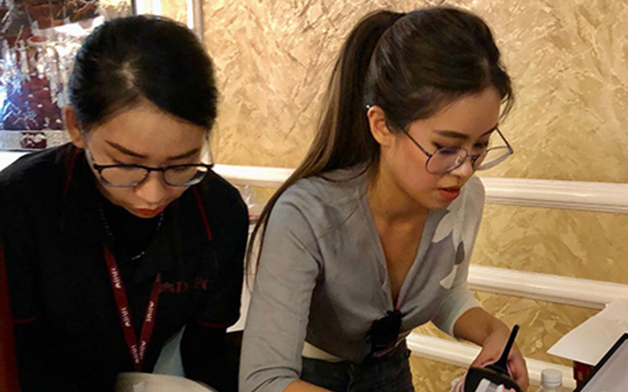 Là ái nữ nhà giàu, Tiên Nguyễn vẫn đứng bán quầy hàng giảm giá khiến nhiều người ngưỡng mộ Ảnh 2