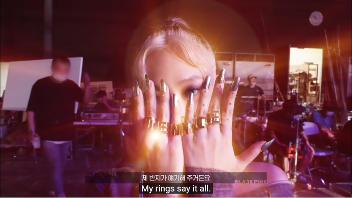 Bộ nhẫn mang tên Jennie được main rapper BlackPink khoe cùng người hâm mộ.