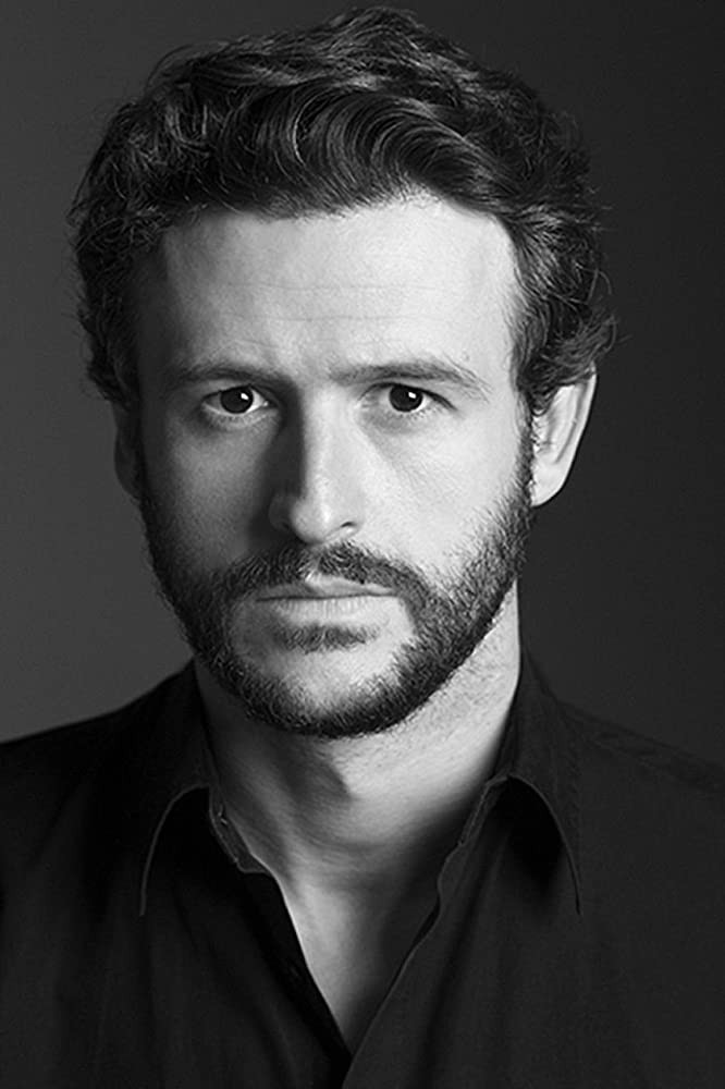 Quý ông lịch lãm Diego Matin của chúng ta đây rồi.