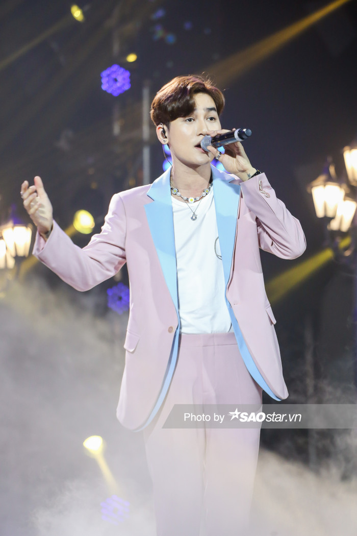 Hoa hậu Tiểu Vy và Erik lần đầu tiên song ca #EKSCTS, ngượng ngùng tiết lộ đã... để ý nhau từ lâu! Ảnh 22