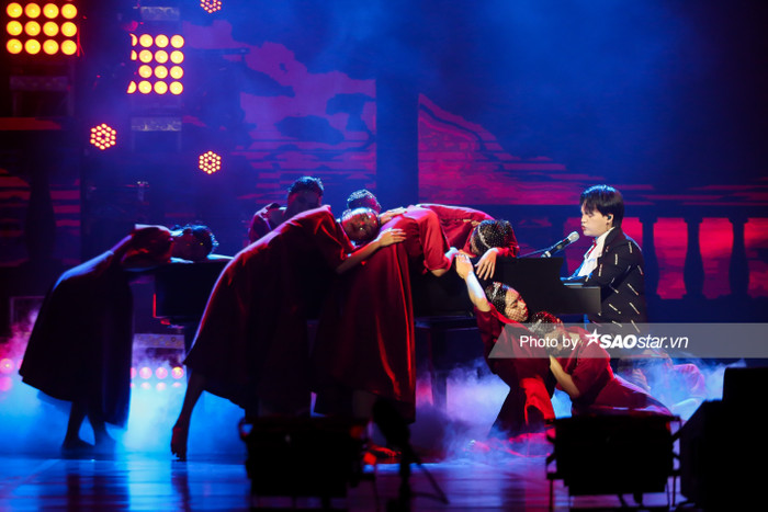 Hoa hậu Tiểu Vy và Erik lần đầu tiên song ca #EKSCTS, ngượng ngùng tiết lộ đã... để ý nhau từ lâu! Ảnh 21