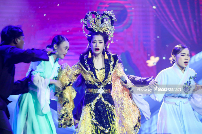 Hoa hậu Tiểu Vy và Erik lần đầu tiên song ca #EKSCTS, ngượng ngùng tiết lộ đã... để ý nhau từ lâu! Ảnh 15