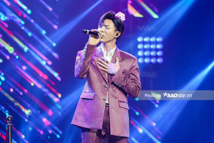 Hoa hậu Tiểu Vy và Erik lần đầu tiên song ca #EKSCTS, ngượng ngùng tiết lộ đã... để ý nhau từ lâu! Ảnh 3