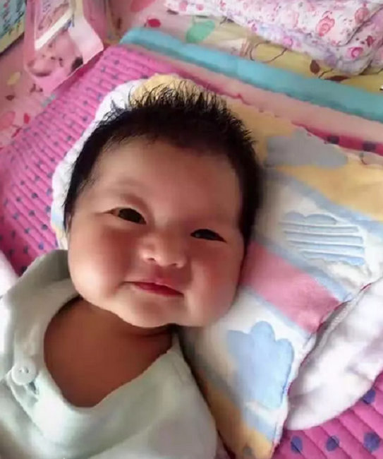 Em bé 'lột xác' sau 3 tháng