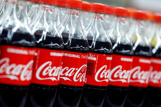 Coca-Cola và nhiều ông lớn khác dừng quảng cáo trên mạng xã hội. Ảnh: Reuters.