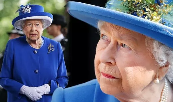 Nữ hoàng sở hữu bộ sưu tập trang sức đồ sộ.