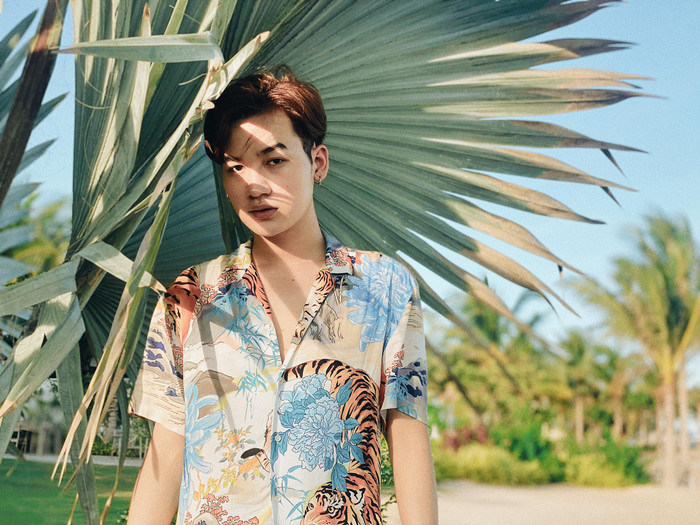 Trúc Nhân khoe tài chụp ảnh 'xịn xò' cho Trấn Thành - Hari và bạn bè, Cris Phan bình luận 'đắng lòng' Ảnh 9