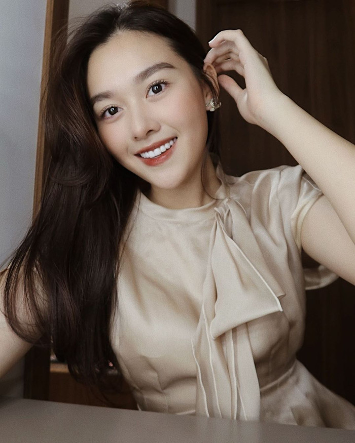 Á hậu Tường San khoe nụ cười rạng rỡ hút hồn fan.