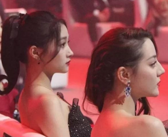 Địch Lệ Nhiệt Ba 'tắt nắng' khi sánh vai cùng Quan Hiểu Đồng: Netizen gật gù với con mắt thẩm mỹ của Lộc Hàm Ảnh 4