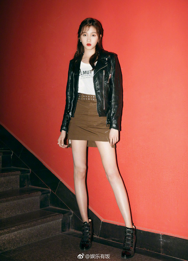 Địch Lệ Nhiệt Ba 'tắt nắng' khi sánh vai cùng Quan Hiểu Đồng: Netizen gật gù với con mắt thẩm mỹ của Lộc Hàm Ảnh 8