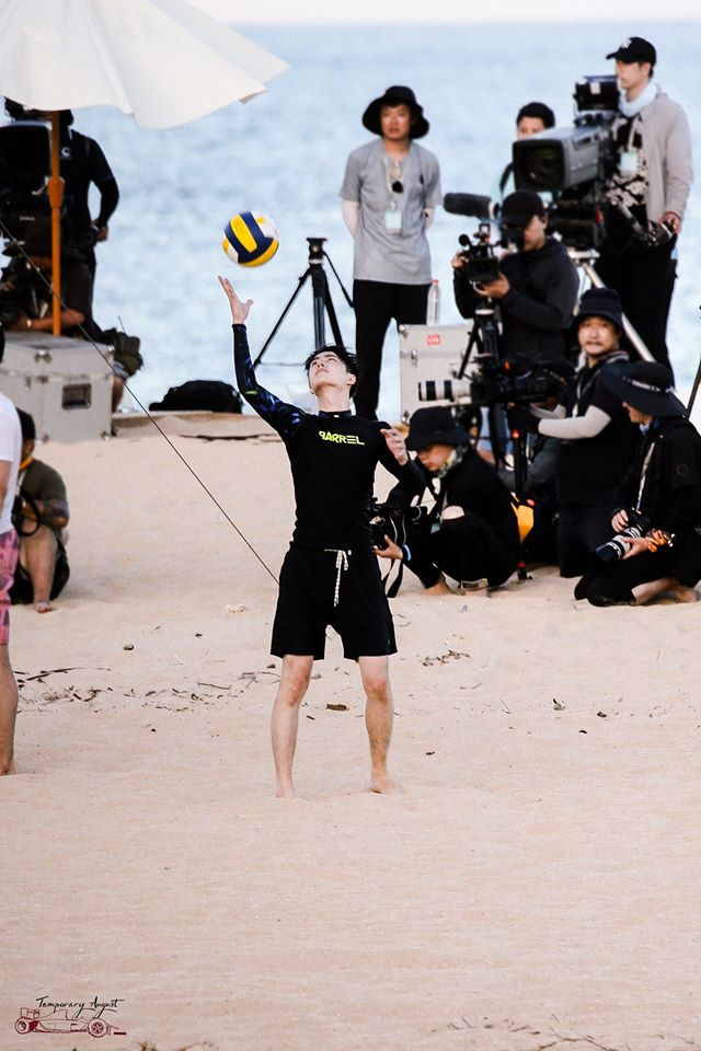 Vương Tuấn Khải, Vương Nhất Bác đốn tim fans nữ: Người khỏe khoắn, kẻ tuấn mỹ Ảnh 6