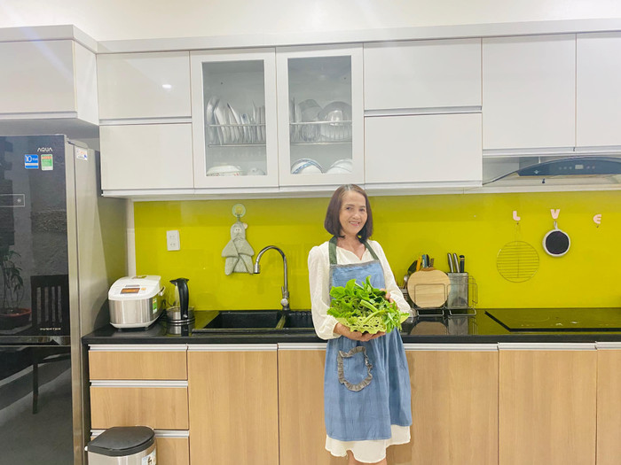 Có thể thấy, nàng Hoa khôi của chúng ta thừa hường vẻ đẹp dịu dàng từ mẹ.