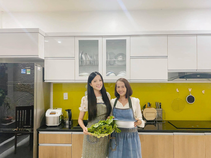 Nàng Hoa khôi cho biết, cô chẳng mong gì hơn nếu có thể đem những gì mình có để đổi lấy bình yên và sức khỏe cho gia đình