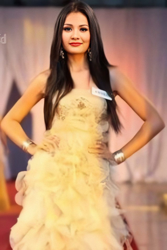 Nhan sắc kiêu sa, lộng lẫy của Hương Giang từng được Global Beauties bình chọn Top 3 Đệ nhất mỹ nhân đương đại, Top 10 Hoa hậu của các Hoa hậu và danh xưng Hoa hậu của các hoa hậu Châu Á.