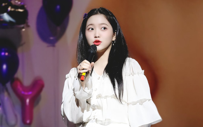 Trân trọng giới thiệu: 'Trùm ngoại giao' của Kpop, không-ai-khác chính là - Yeri (Red Velvet)! Ảnh 2