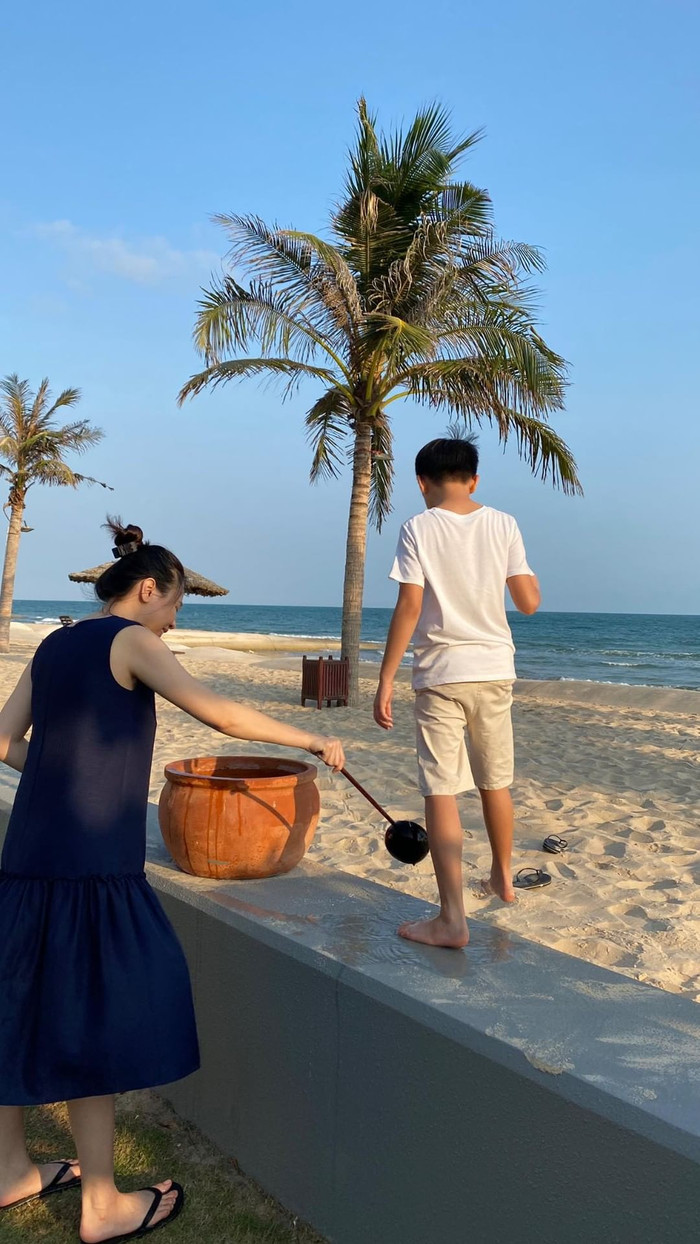 Mặc dù đang mang bầu nhưng Đàm Thu Trang vẫn dành tình cảm và sự quan tâm đến bé Subeo