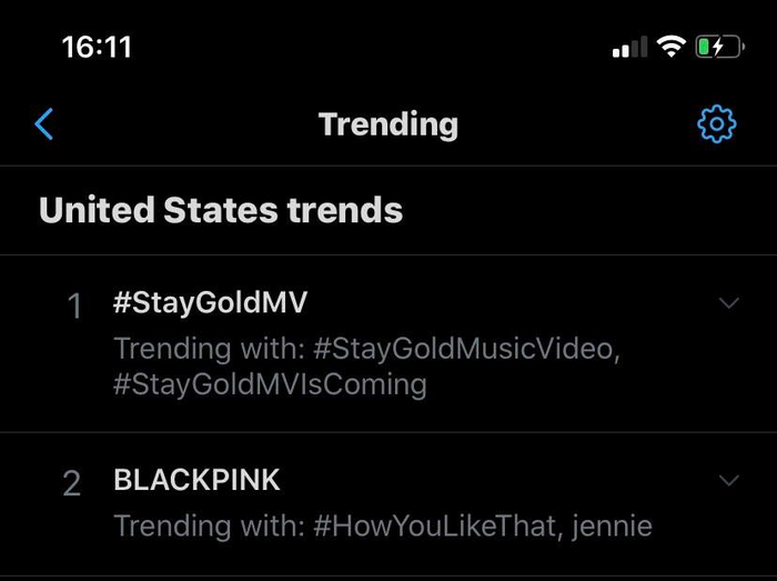 Trên trending Twitter ở Mỹ, hashtag #StayGoldMV đứng đầu.
