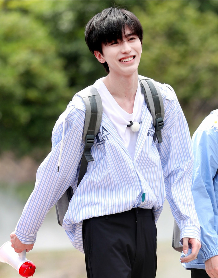 20 nam thần Hoa ngữ khiến fan 'ngất lịm' với nụ cười tỏa nắng: Bạn tan chảy trước ai? Ảnh 25