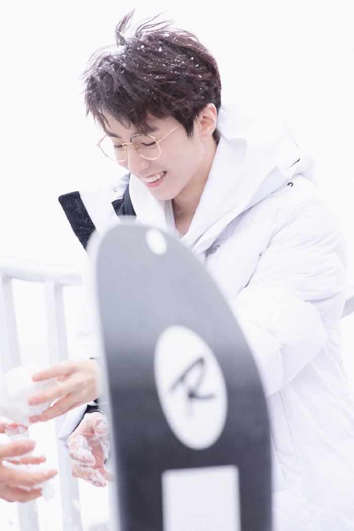 20 nam thần Hoa ngữ khiến fan 'ngất lịm' với nụ cười tỏa nắng: Bạn tan chảy trước ai? Ảnh 7