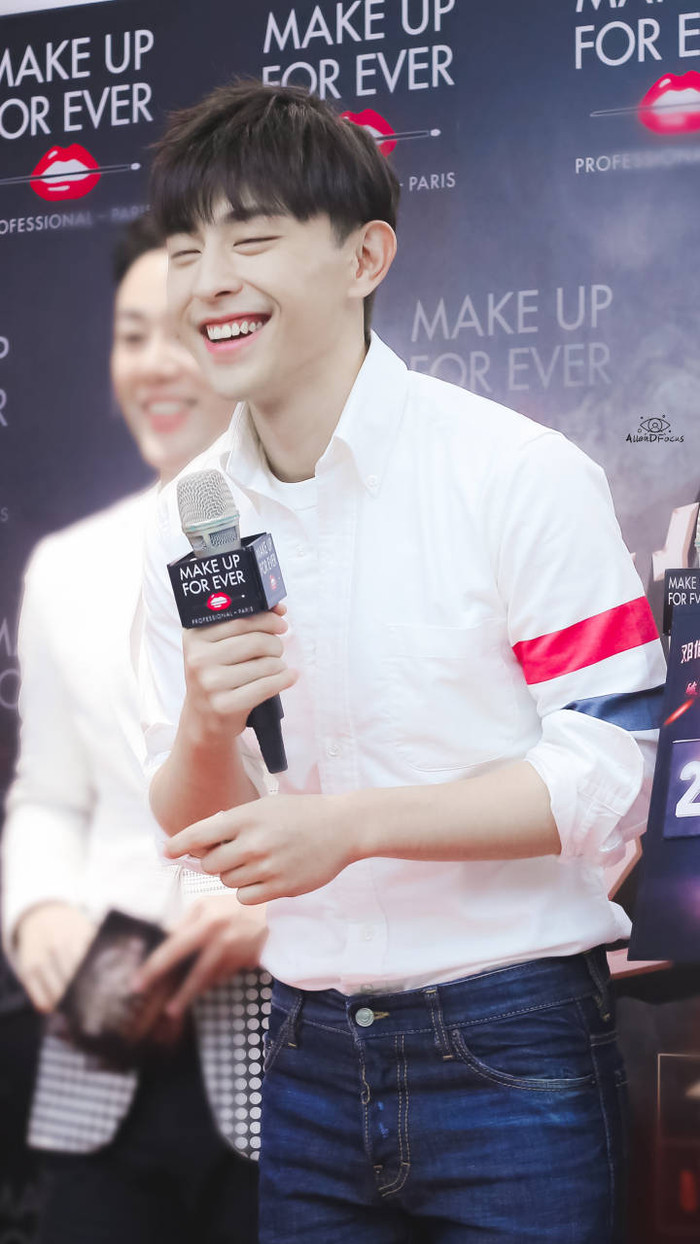 20 nam thần Hoa ngữ khiến fan 'ngất lịm' với nụ cười tỏa nắng: Bạn tan chảy trước ai? Ảnh 38