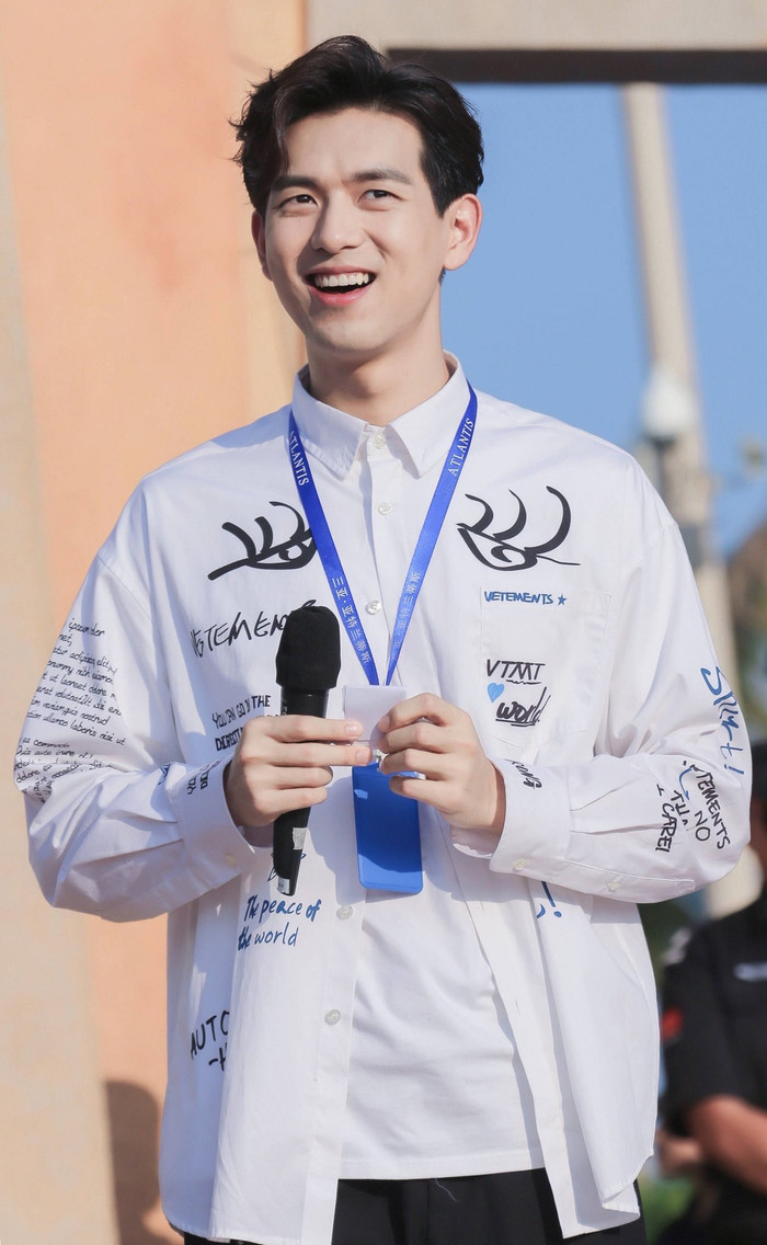 20 nam thần Hoa ngữ khiến fan 'ngất lịm' với nụ cười tỏa nắng: Bạn tan chảy trước ai? Ảnh 55