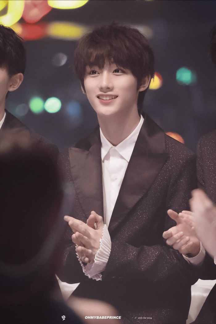 20 nam thần Hoa ngữ khiến fan 'ngất lịm' với nụ cười tỏa nắng: Bạn tan chảy trước ai? Ảnh 40