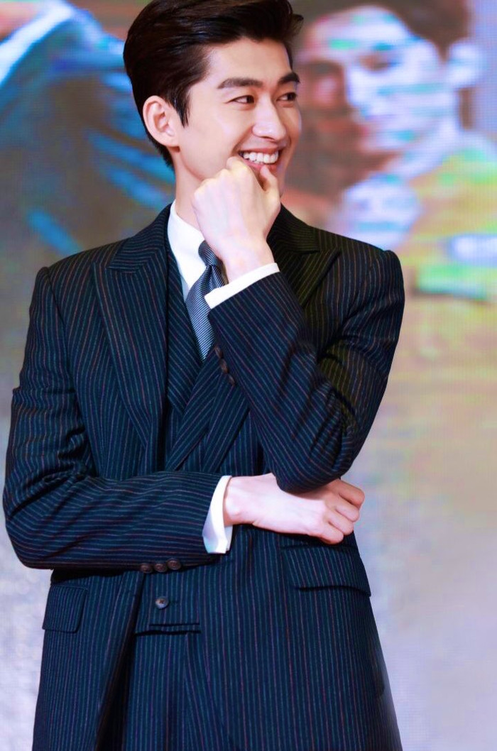 20 nam thần Hoa ngữ khiến fan 'ngất lịm' với nụ cười tỏa nắng: Bạn tan chảy trước ai? Ảnh 52