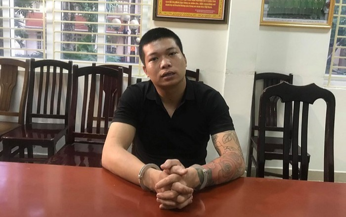 Lời khai kẻ mặc áo sơ mi trắng cướp tiệm vàng, đâm trọng thương nam thanh niên truy đuổi Ảnh 2