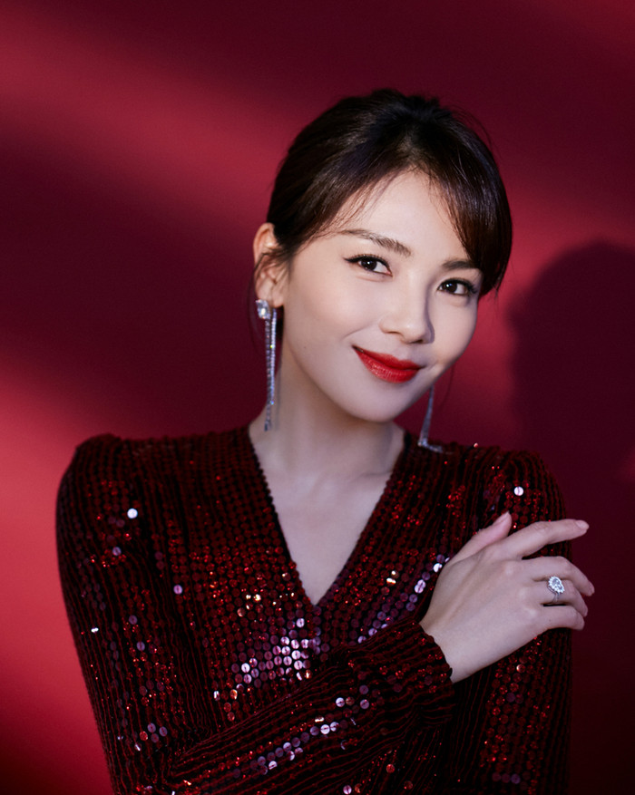 Bất ngờ nhất có vẻ là Lưu Đào khi cô dừng chân ở vị trí thứ 3 vượt qua hàng loạt những cái tên đình đám khác.