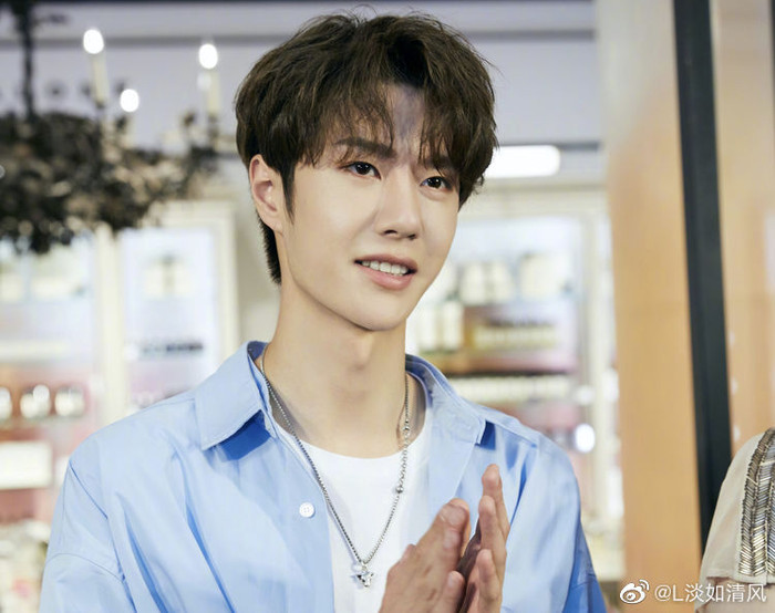 Được mệnh danh là 'Thái tử Nhạc Hoa', liệu công ty quản lý có đối xử xứng đáng, công bằng với Vương Nhất Bác? Ảnh 8