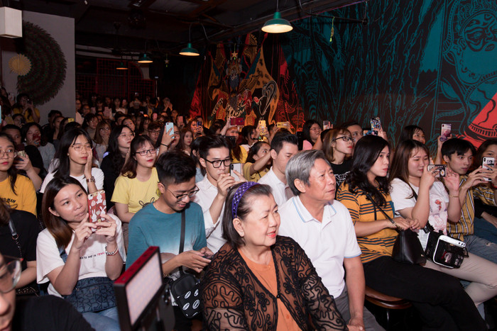 Vắng Ninh Dương Lan Ngọc, Ngô Kiến Huy song ca Nghi ngờ 'bất chấp' cùng Sam trong họp fan mừng tuổi mới Ảnh 6