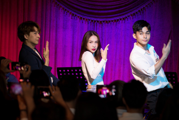 Vắng Ninh Dương Lan Ngọc, Ngô Kiến Huy song ca Nghi ngờ 'bất chấp' cùng Sam trong họp fan mừng tuổi mới Ảnh 10