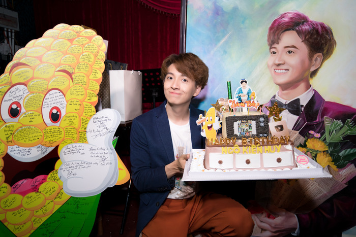 Vắng Ninh Dương Lan Ngọc, Ngô Kiến Huy song ca Nghi ngờ 'bất chấp' cùng Sam trong họp fan mừng tuổi mới Ảnh 3