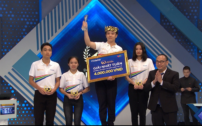 Nam sinh Đak Lak giành vòng nguyệt quế đầy thuyết phục tại cuộc thi tuần 'Đường lên đỉnh Olympia' Ảnh 2