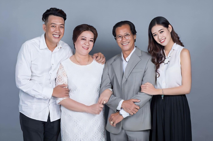 Gia đình hoa hậu Khánh Vân.