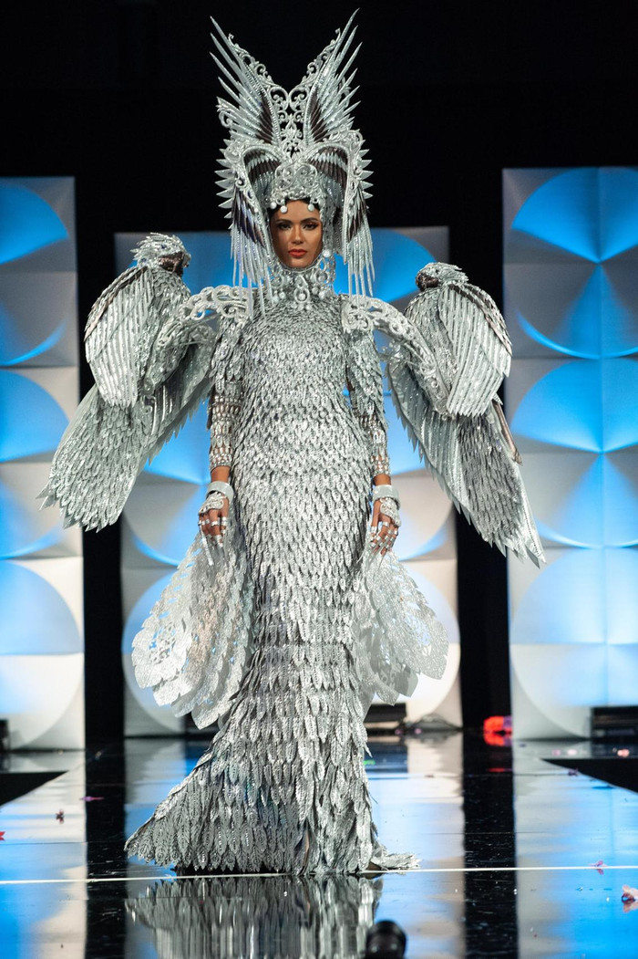Best National Costume tại Miss Universe 2019 duy nhất sắc bạc.