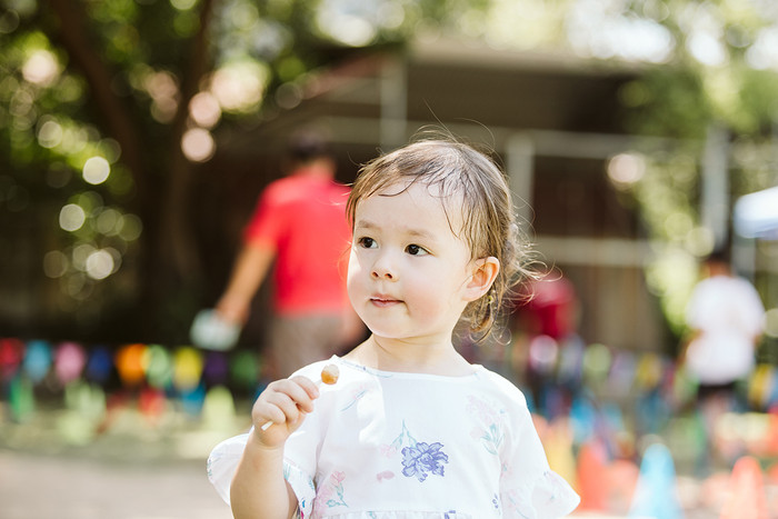 Lan Phương xúc động khi cùng con gái đến thăm trẻ mồ côi tại làng SOS Ảnh 11