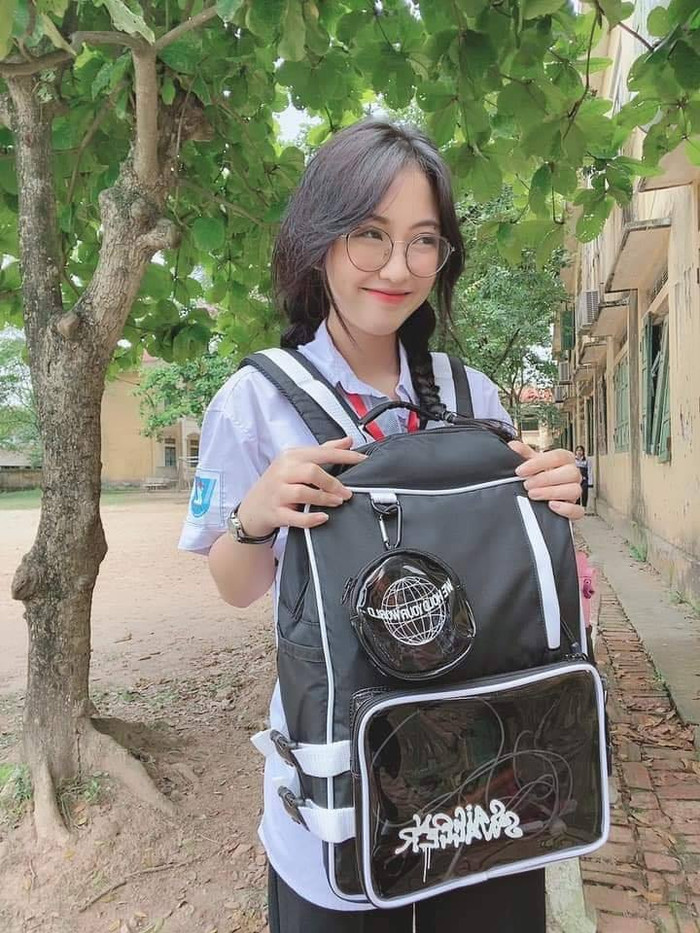 Bộ ba nữ sinh nổi tiếng MXH cũng xuất hiện trong 1 khung hình tại ĐH Kinh tế Quốc dân gây 'sốt' MXH Ảnh 20