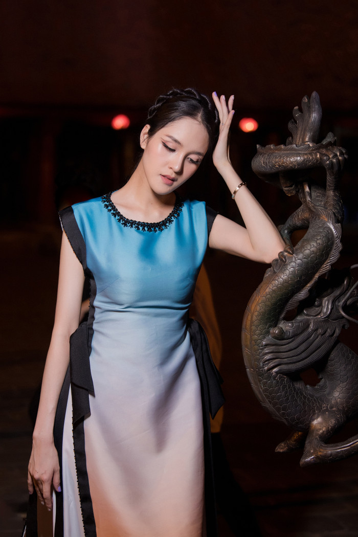 Với kiểu make up mắt mèo độc đáo, Á hậu Hoàng Anh đẹp mong manh tựa ‘thần tiên tỷ tỷ’