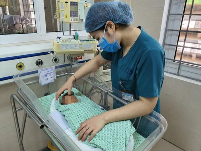 Dù được các bác sĩ tận tình cứu chữa nhưng phép màu vẫn không thể tới với bé Nguyễn Văn An.