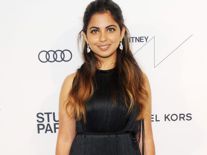 Isha là thành viên ban giám đốc của Reliance Retail