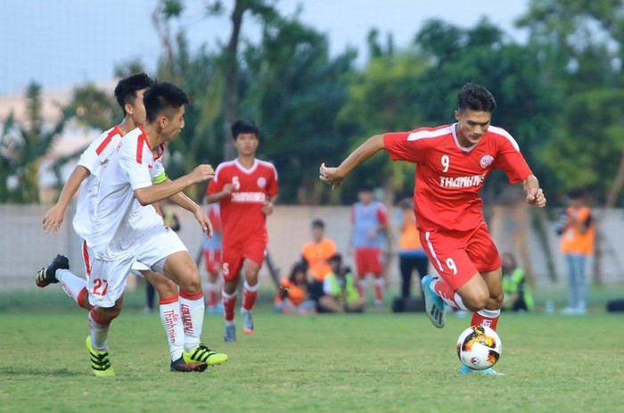 U19 PVF (áo đỏ) đã lên ngôi vô địch VCK U19 Quốc gia 2020 sau khi đánh bại U19 HAGL I ở chung kết.