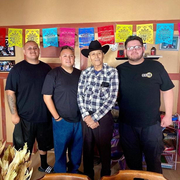 Ông Vidal Garay và các con.