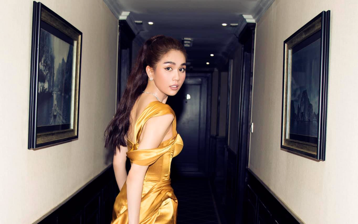 Đẳng cấp nhan sắc của Ngọc Trinh: Từ style tổng tài đến nữ hoàng thảm đỏ đều gây tê liệt! Ảnh 2