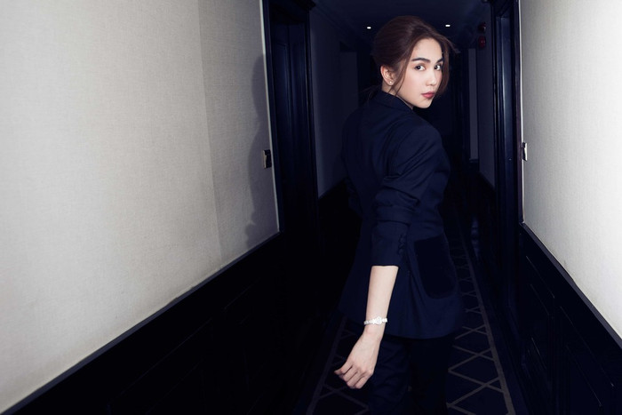 Nhưng đừng tưởng chỉ đẹp với phong cách này, khi muốn trở nên 'công chúa', điệu đà, cô nàng đều làm được.