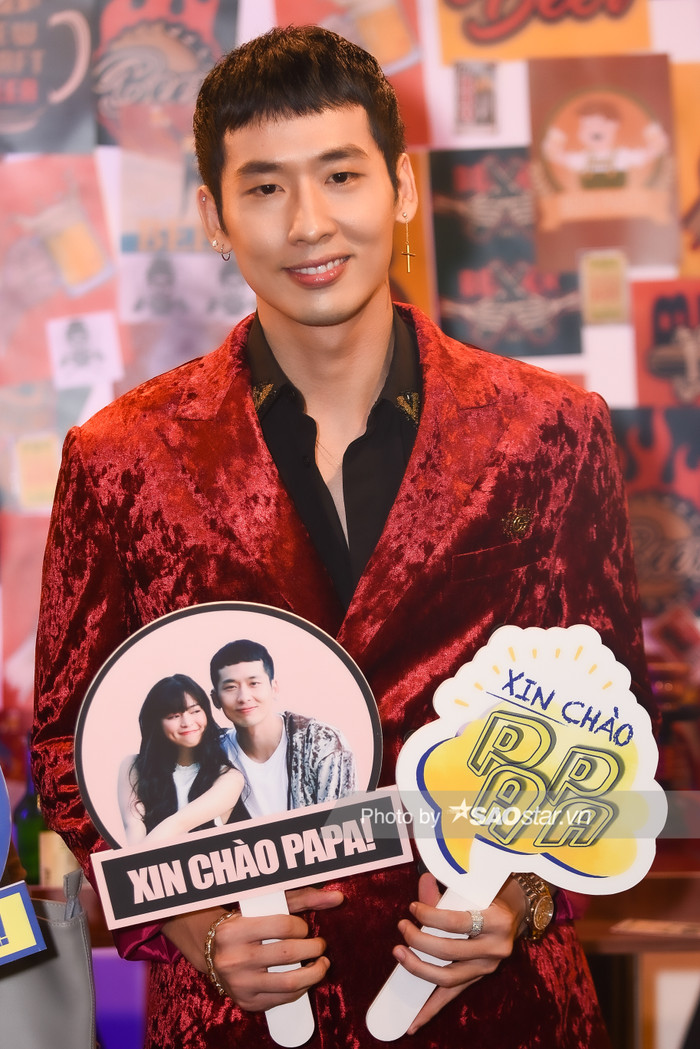 Họp báo 'Xin chào Papa': Vợ chồng Hari Won - Trấn Thành 'cà khịa' nhau siêu đáng yêu, thắc mắc lý do Tuấn Trần không có bạn gái Ảnh 10