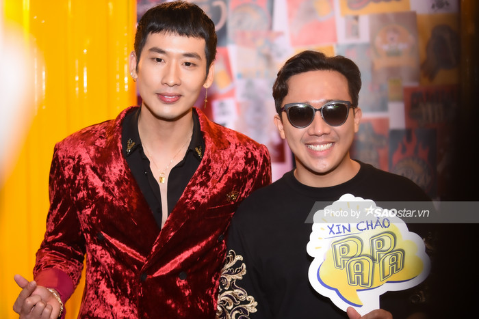 Họp báo 'Xin chào Papa': Vợ chồng Hari Won - Trấn Thành 'cà khịa' nhau siêu đáng yêu, thắc mắc lý do Tuấn Trần không có bạn gái Ảnh 9